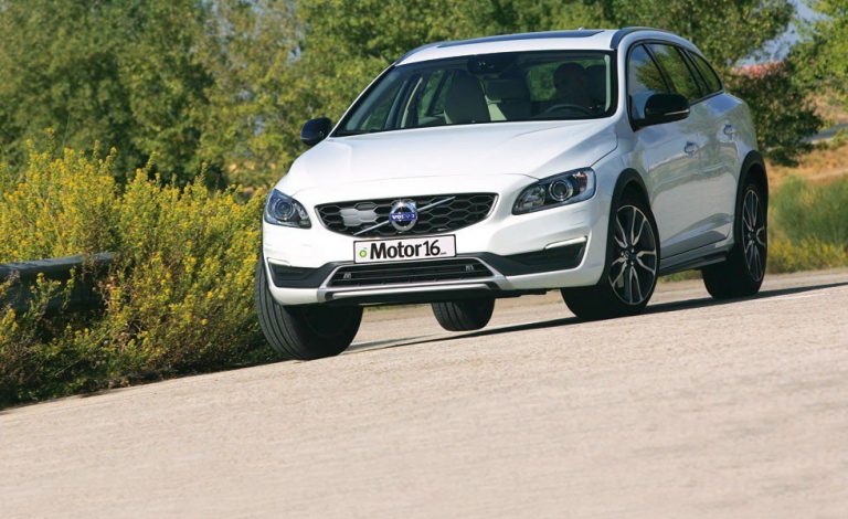 Volvo V60 Cross Country D4 AWD Summum. Todocamino total