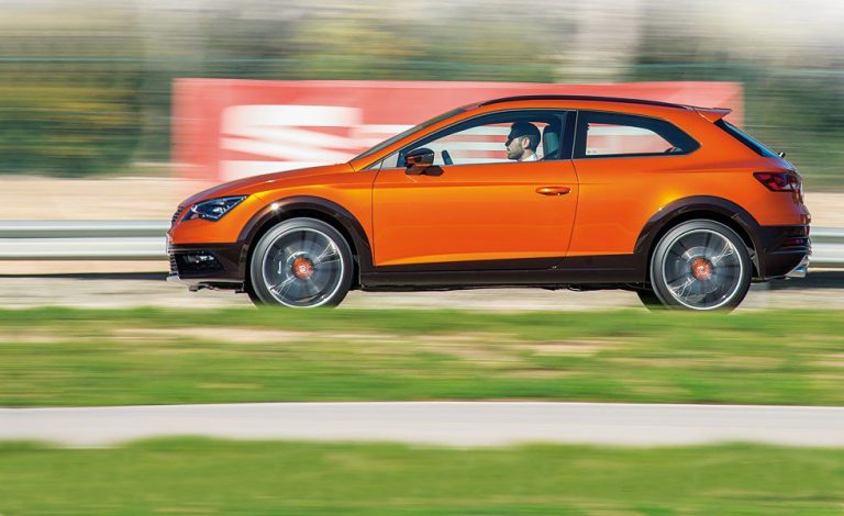 Seat León Cross Sport. Cruce de caminos