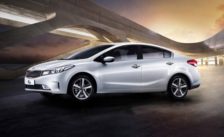 Kia K3. El que sería nuestro Kia Cee'd con «culo»