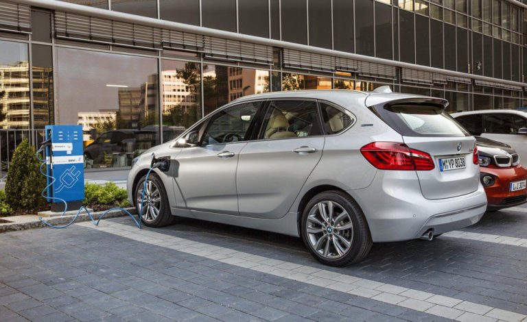 BMW Serie 2 Active Tourer 225xe. Costará 40.250 euros