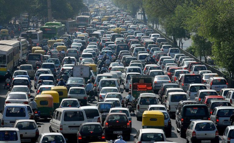 India veta la comercialización de vehículos con motor diésel