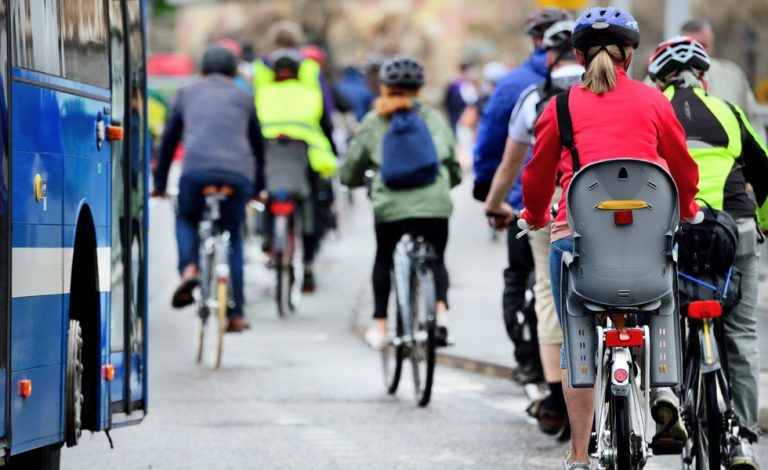 Convivencia coche-bici, mala y peligrosa relación en el trafico urbano