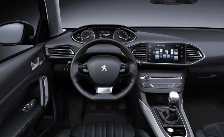 Puesto de conducción Peugeot 308. Todo bajo control