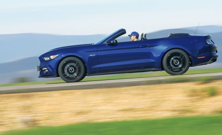 Ford Mustang Convertible GT. Atrae miradas y va mejor que nunca
