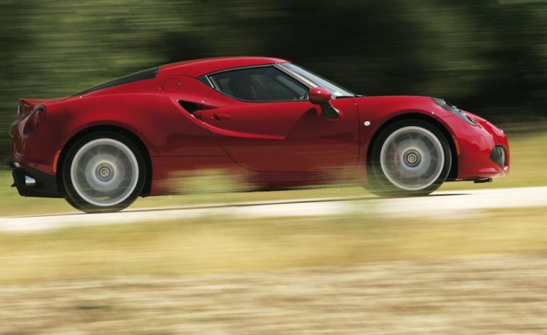 Alfa Romeo 4C. Italiano extremista