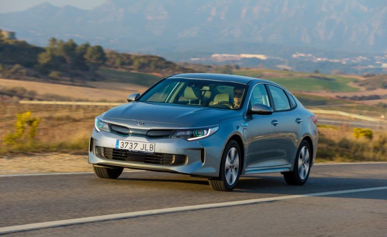 Kia Optima Hybrid. También enchufable