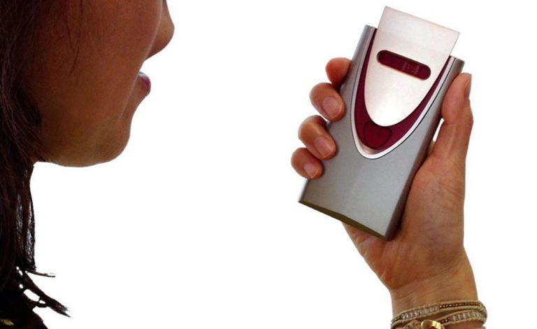 Honda e Hitachi desarrollan un alcoholímetro de bolsillo