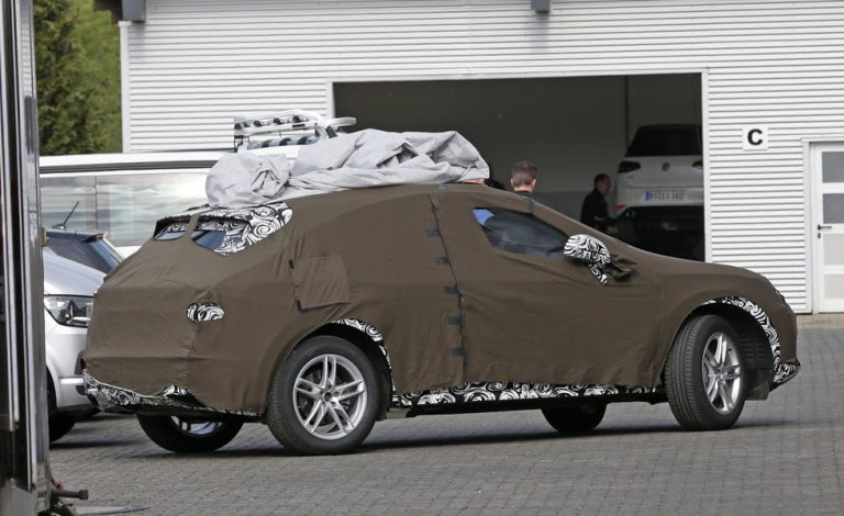 Audi Q3. Hoja en blanco