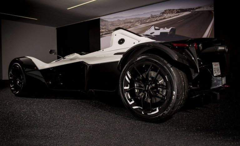 BAC Mono. Llantas de carbono como opción