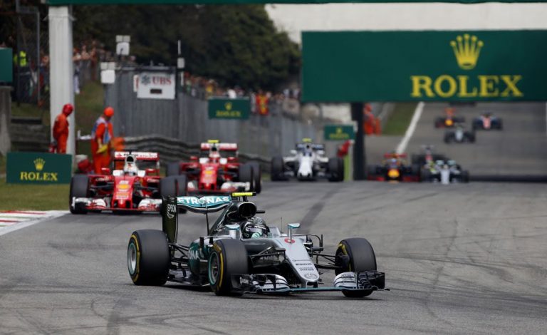 Mercedes y su hierro al rojo en el lomo de Ferrari