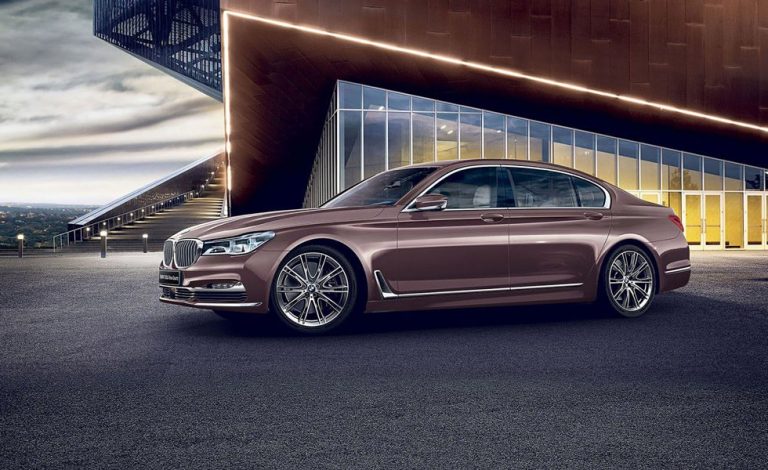 BMW 750Li Cuarzo Rosa. Exclusivo para Japón