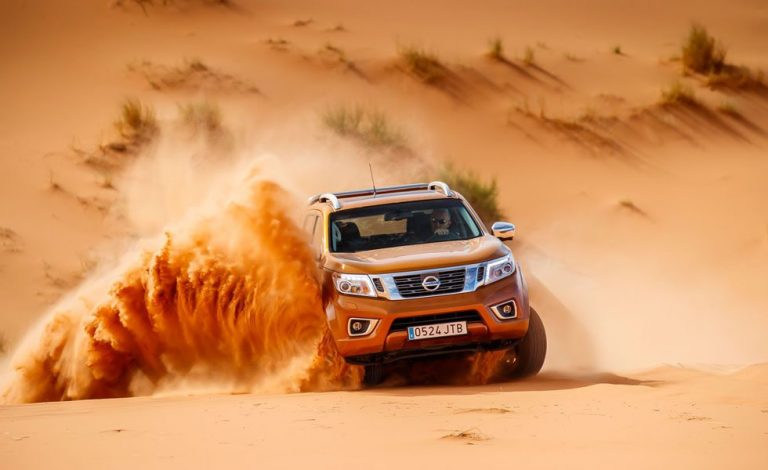 Con el Nissan Navara por las dunas del Erg Chebbi