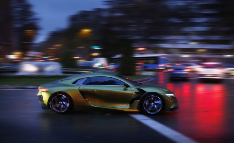 Conducimos el DS E-Tense. Corto pero 'intense'