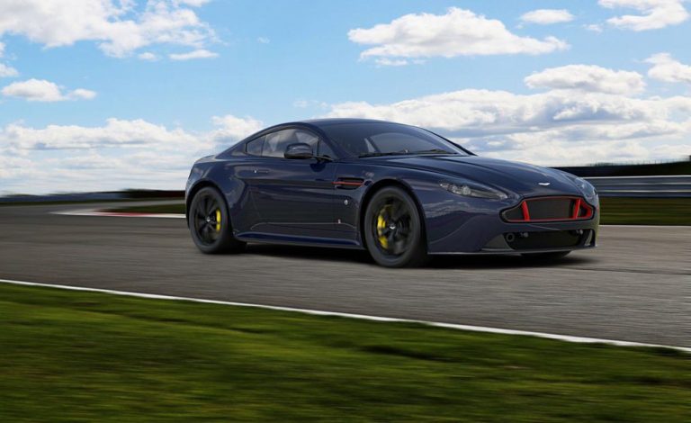 Aston Martin Vantage. Firmados por Red Bull Racing