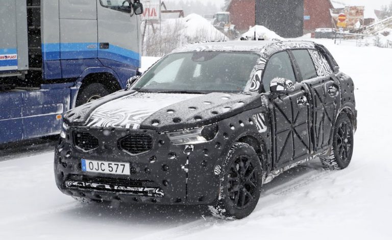 Volvo XC40. Cazado en la nieve
