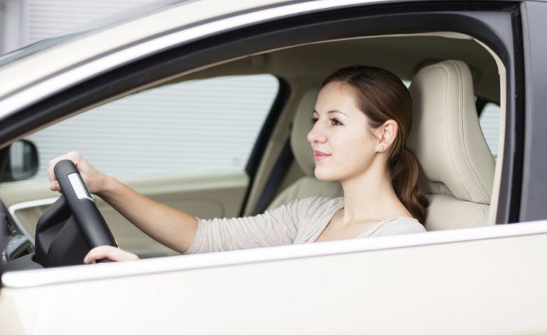 Seguros de coche, sube el precio para las mujeres