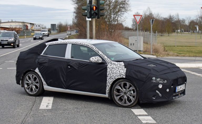 Hyundai i30 Fastback. Será el Elantra 2018