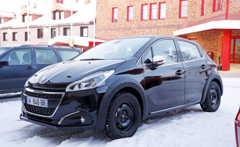 Peugeot 208 2018. Pillado en pleno desarrollo
