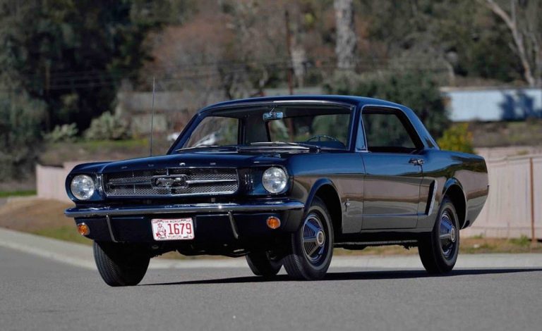 Ford Mustang Hardtop. El primero sale a subasta