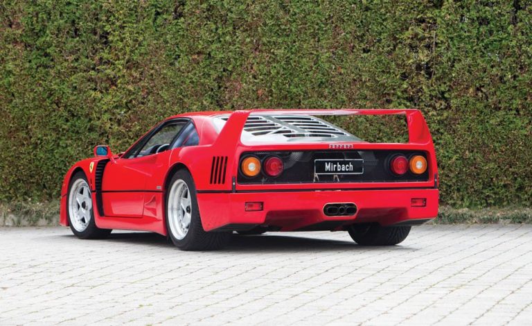 Ferrari F40 o Porsche 959. Sotheby's subasta uno de cada