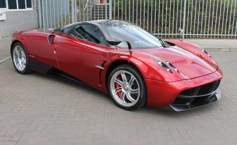 Pagani Huayra. ¿Buscas uno con volante a la derecha?