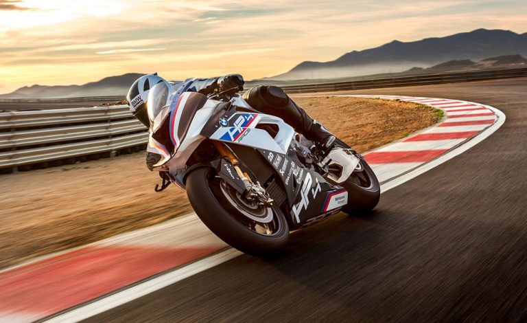 BMW HP4 RACE. Para que te sientas como Rossi, Marquez…