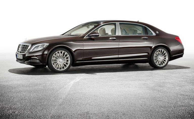 Maybach Mercedes S600. ¿Dónde quiere ir el señor?