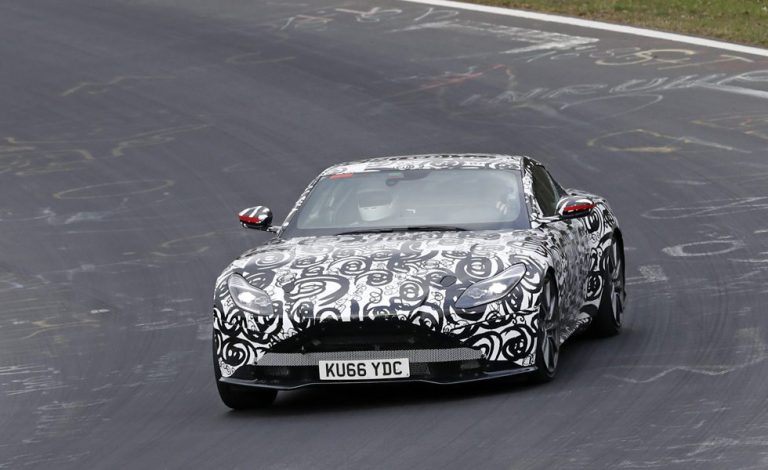 Aston Martin Vantage V8 2018. Preparándose en Nürburgring