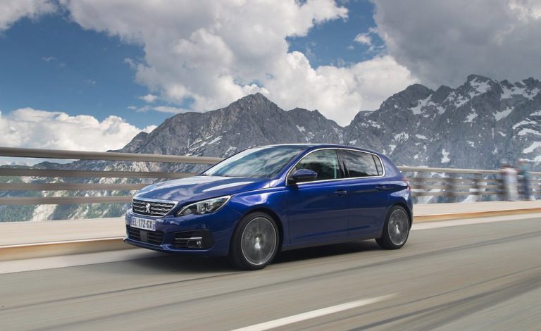 Conducimos el revitalizado Peugeot 308. Nuevas energías