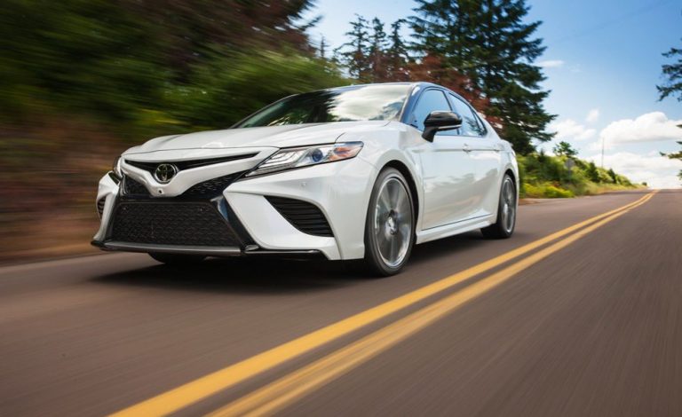 Toyota Camry 2018. Se comienza a vender en EE.UU.