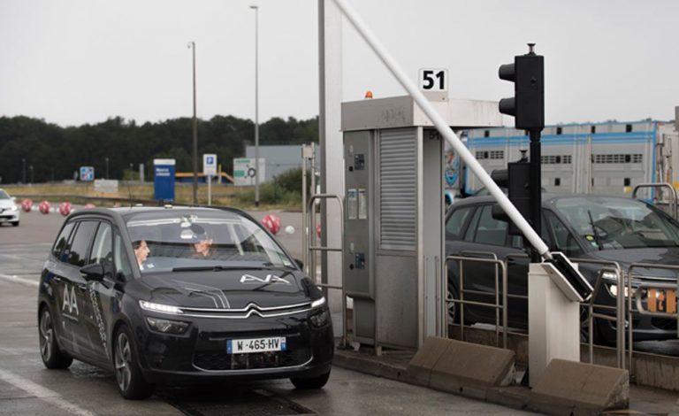 Citroën C4 Picasso. Primer coche autónomo en cruzar un peaje
