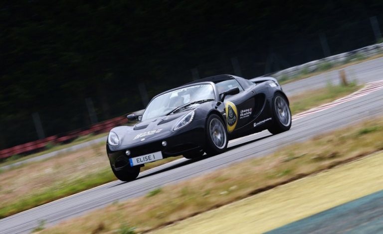 Lotus abre su escuela de conducción en la pista de Hethel