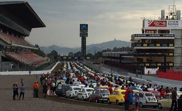 El mayor desfile de Seat 600 del mundo