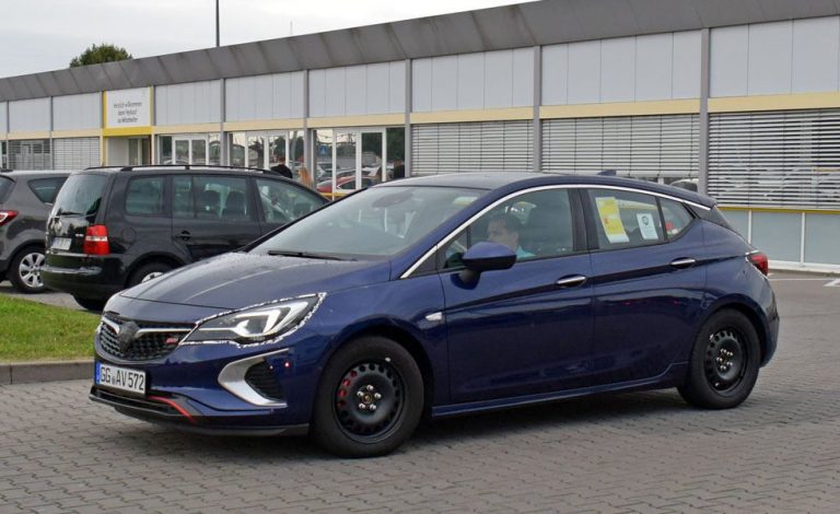 Opel Astra GSi 2018. Lo enseña todo