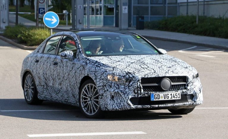 Mercedes Clase A Sedán. Cazado en plena calle