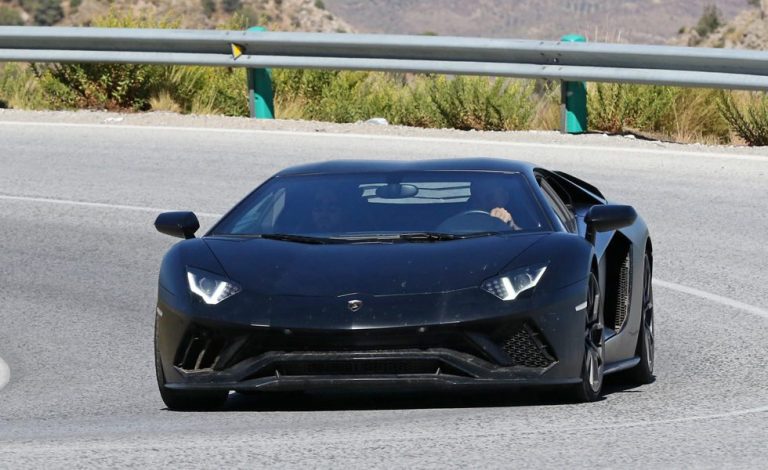 Lamborghini Aventador Performante. Pillado casi a punto