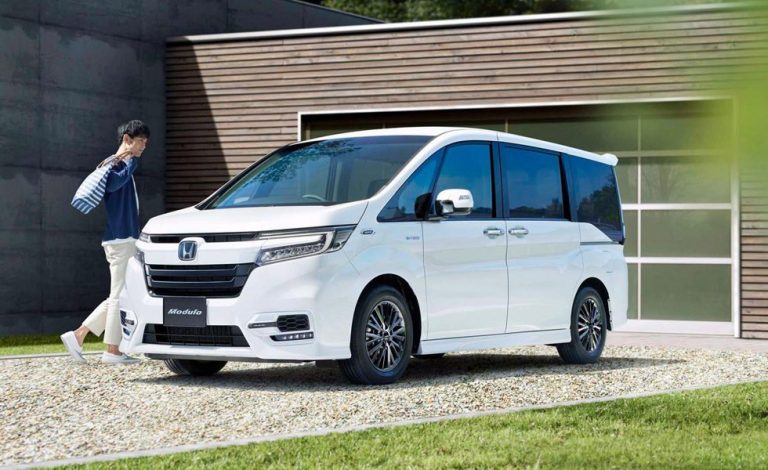 Honda Step WGN. Se renueva a mitad de ciclo