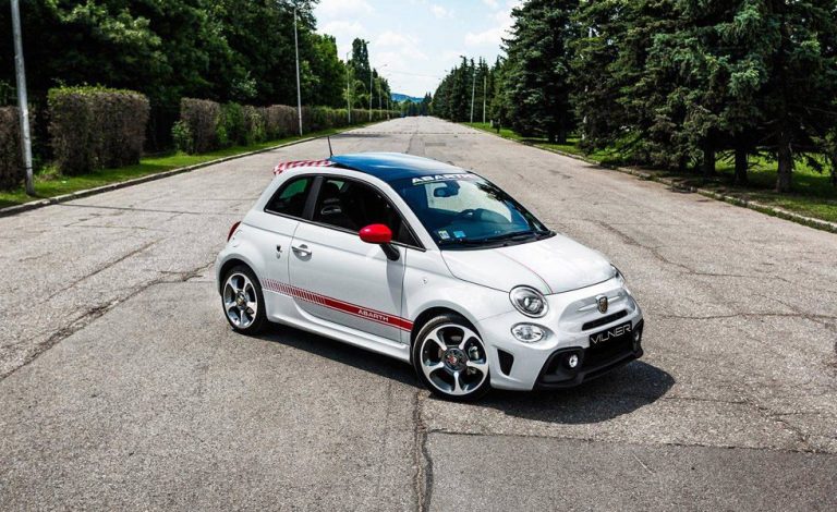 Vilner Abarth 595. Con interior patriótico