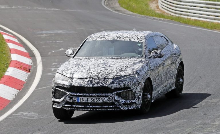 Lamborghini Urus. Cazado en pleno circuito