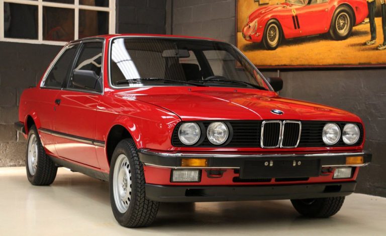 BMW 323i Coupé. ¿Quieres estrenar este E30?