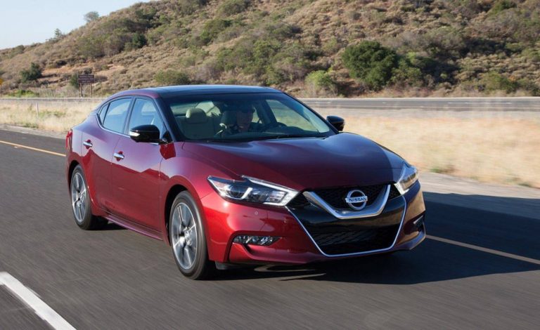 Nissan Maxima. Tras un año se actualiza