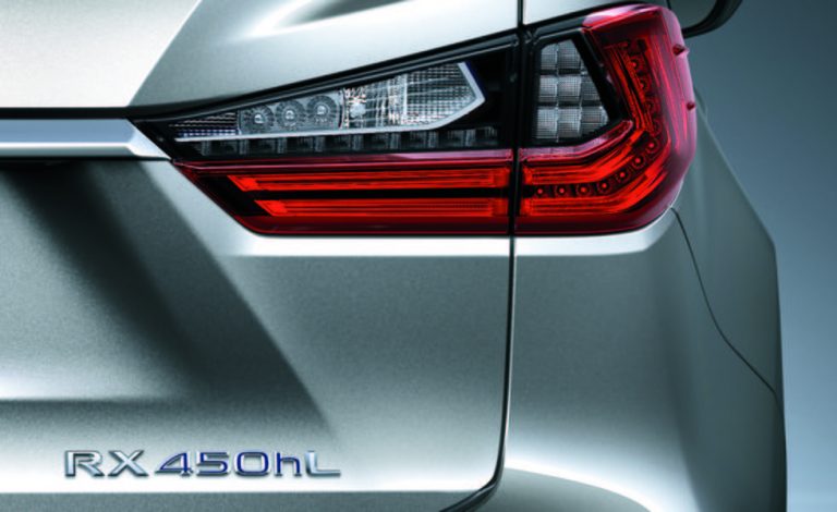 Lexus RX L. La tercera fila de asientos llega al RX