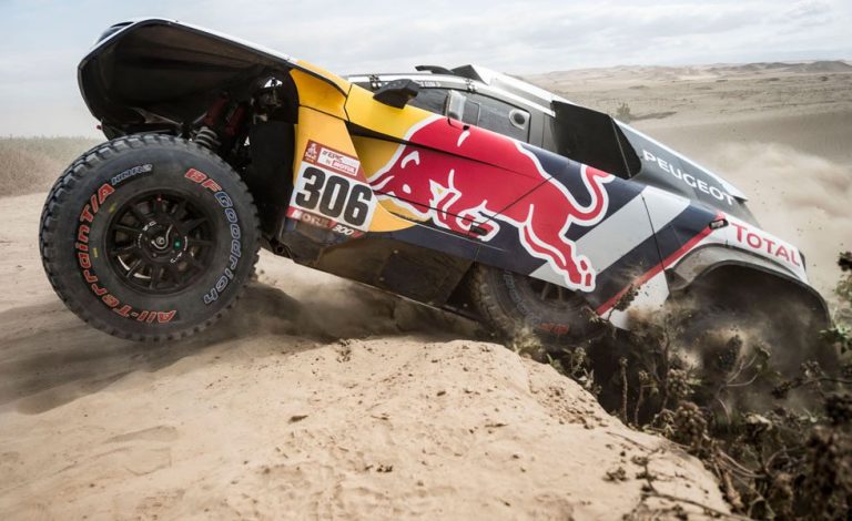 Dakar 2018. Loeb y Sainz asombran. Peugeot domina