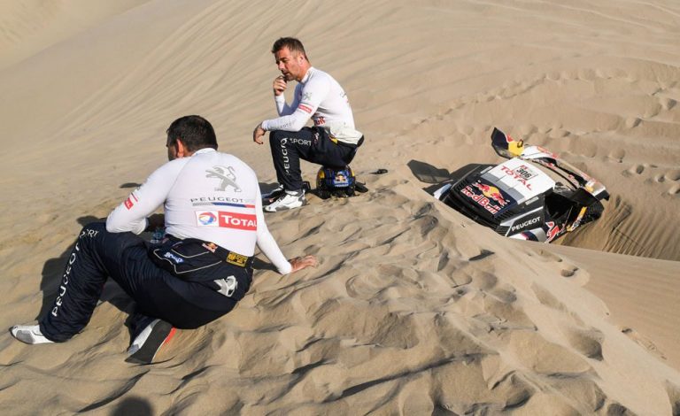 Dakar 2018. Solo Sainz aguanta a Peterhansel tras el abandono de Loeb