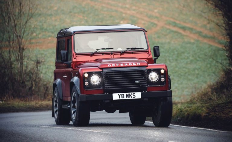 Land Rover Defender Works V8. 70 años de aventuras
