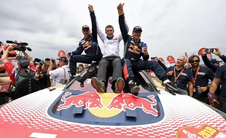 Carlos Sainz y Lucas Cruz ganan el Dakar