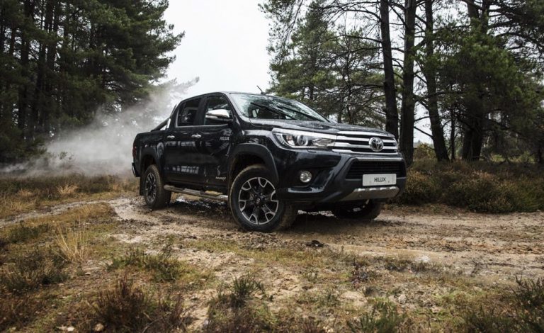 Toyota Hilux 'Invincible 50 Chrome'. Medio siglo de aventuras