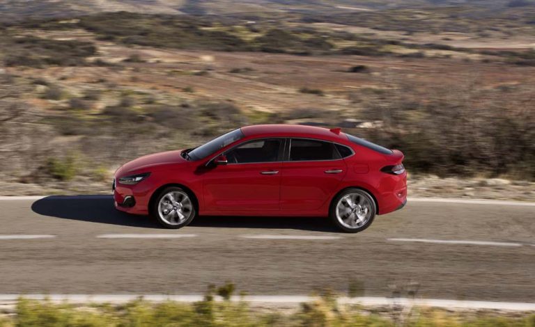Hyundai i30 Fastback. Post-moderno