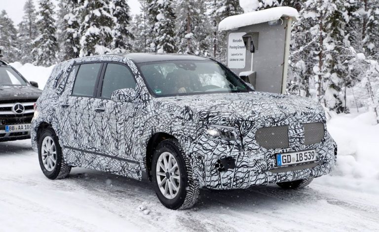 El Mercedes GLB 2019 muestra sus faros