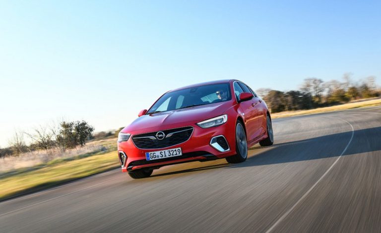 Conducimos el Opel Insignia GSi. Hace honor a su emblemática denominación